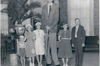 Robert Wadlow and Family